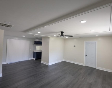 1500 Laurel Circle - Photo Thumbnail 2