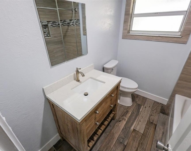1500 Laurel Circle - Photo Thumbnail 12