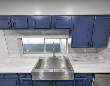 1500 Laurel Circle - Photo Thumbnail 8