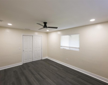 1500 Laurel Circle - Photo Thumbnail 10