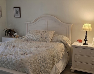 511 Plaza Seville Court - Photo Thumbnail 25