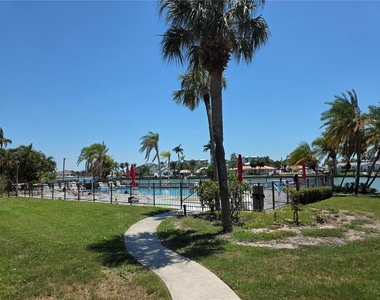 511 Plaza Seville Court - Photo Thumbnail 7