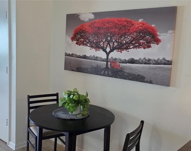 511 Plaza Seville Court - Photo Thumbnail 17