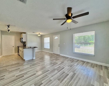 3212 E Emma Street - Photo Thumbnail 7