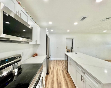 3814 W Tyson Avenue - Photo Thumbnail 10