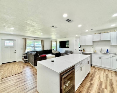 3814 W Tyson Avenue - Photo Thumbnail 12