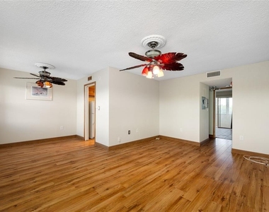 1001 77th Avenue N - Photo Thumbnail 2