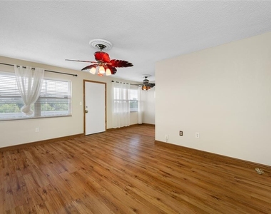 1001 77th Avenue N - Photo Thumbnail 3