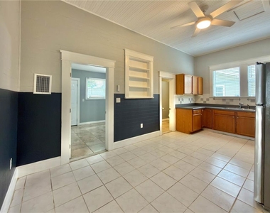 2312 E 10th Avenue - Photo Thumbnail 12