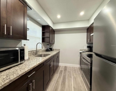 332 Avenue D Se - Photo Thumbnail 4