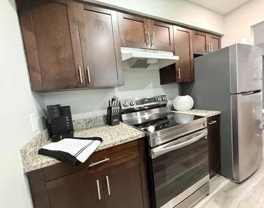 332 Avenue D Se - Photo Thumbnail 2