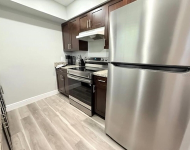 332 Avenue D Se - Photo Thumbnail 3