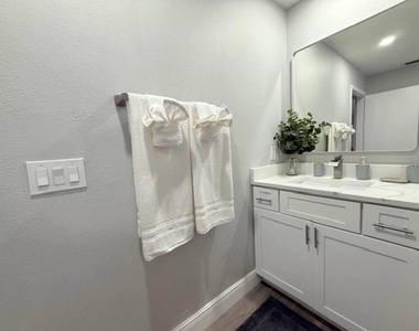 332 Avenue D Se - Photo Thumbnail 14