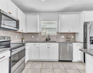 747 Citrus Isle Drive - Photo Thumbnail 11