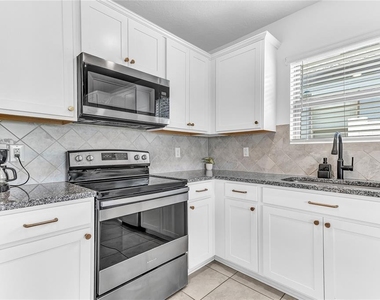 747 Citrus Isle Drive - Photo Thumbnail 24