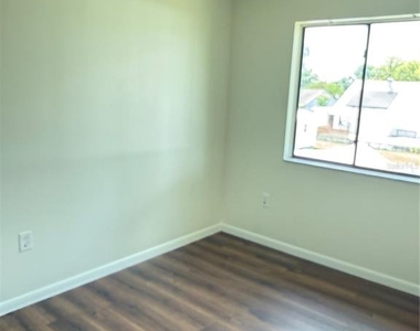 1322 Verona Street - Photo Thumbnail 11