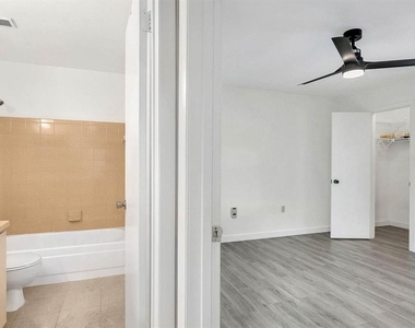 3032 Parkway Boulevard - Photo Thumbnail 11
