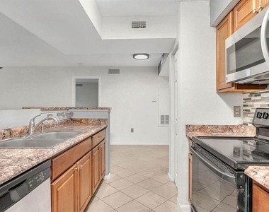 3032 Parkway Boulevard - Photo Thumbnail 9