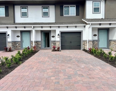 2890 Narcoossee Commons Way - Photo Thumbnail 1