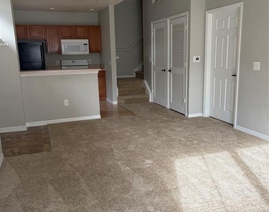 2610 Lodi Circle - Photo Thumbnail 9