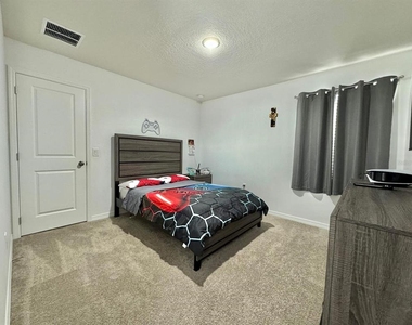 2900 Ponce Crest Drive - Photo Thumbnail 9