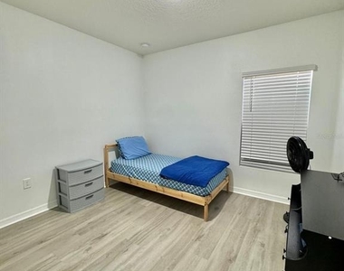 2900 Ponce Crest Drive - Photo Thumbnail 7