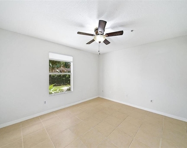 823 Camargo Way - Photo Thumbnail 8