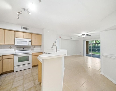 823 Camargo Way - Photo Thumbnail 3