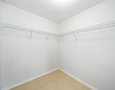 823 Camargo Way - Photo Thumbnail 15