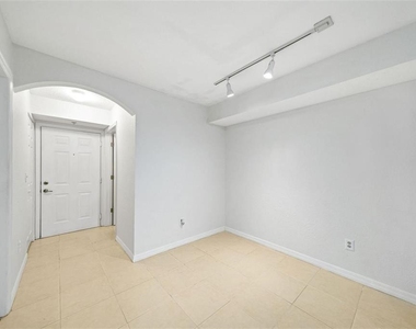 823 Camargo Way - Photo Thumbnail 16