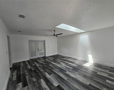8198 Se 164th Place - Photo Thumbnail 2