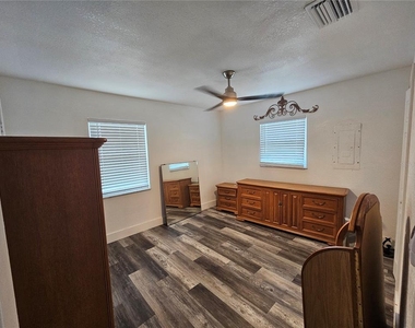 8198 Se 164th Place - Photo Thumbnail 14