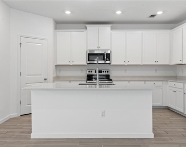 5637 Sw 93rd Street - Photo Thumbnail 7