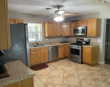 1231 Se 40th Court - Photo Thumbnail 5