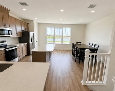 15064 Grove Lake Drive - Photo Thumbnail 3