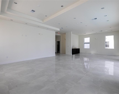 5579 Millenia Park Blvd - Photo Thumbnail 17