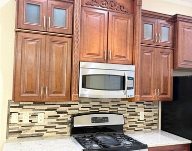 1601 Silhouette Drive - Photo Thumbnail 8
