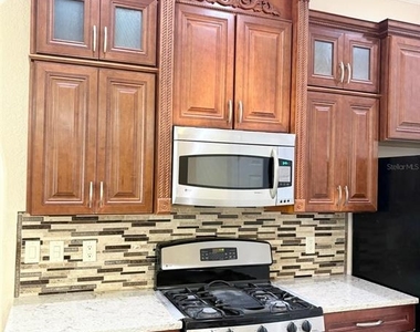 1601 Silhouette Drive - Photo Thumbnail 7