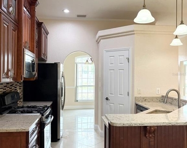 1601 Silhouette Drive - Photo Thumbnail 9