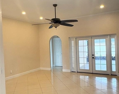 1601 Silhouette Drive - Photo Thumbnail 5