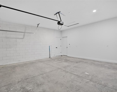 1933 W Oliver Drive - Photo Thumbnail 24