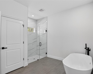 1933 W Oliver Drive - Photo Thumbnail 21