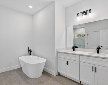 1933 W Oliver Drive - Photo Thumbnail 20