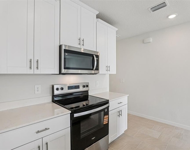 16350 Bird Of Paradise Avenue - Photo Thumbnail 7