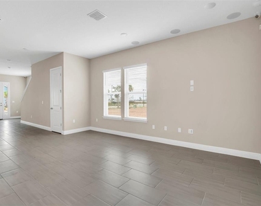2953 Voyager Avenue - Photo Thumbnail 8