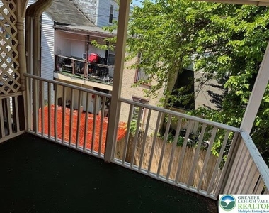 208 Ridge Avenue - Photo Thumbnail 16