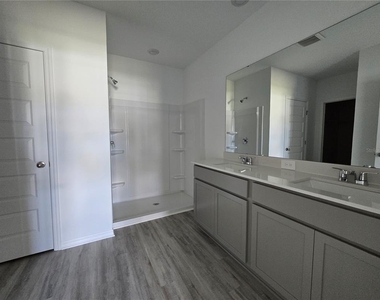 231 Taylor Groves Street - Photo Thumbnail 16