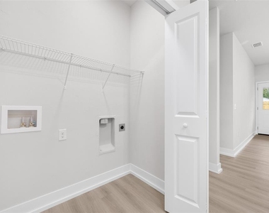 8572 Nw 39th Circle - Photo Thumbnail 8