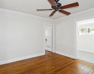 2114 Nw 7th Terrace - Photo Thumbnail 8
