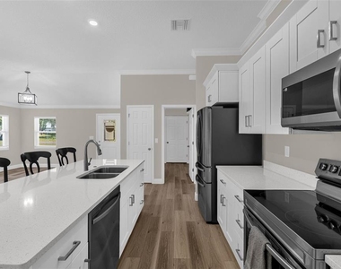 706 Stanley Avenue - Photo Thumbnail 14